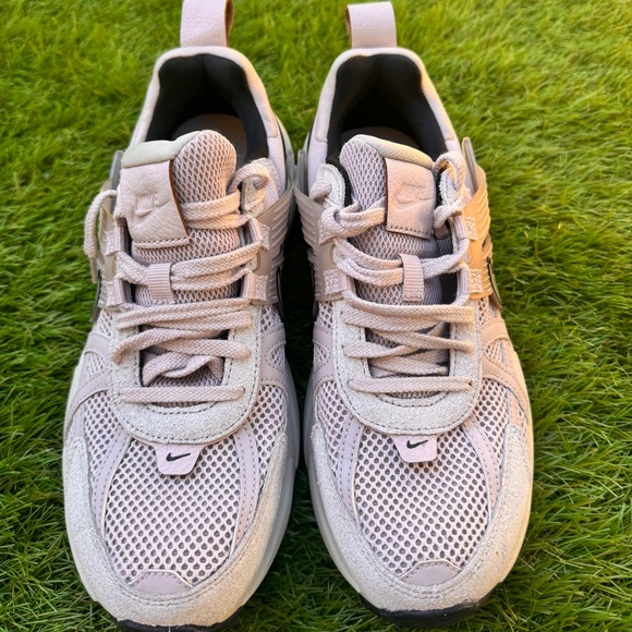 Nike V2K Run - Picture 2 of 8